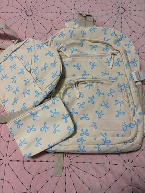 NEW 🛍️ 3 pc NWT Bow Print Backpack Set in Light Blue